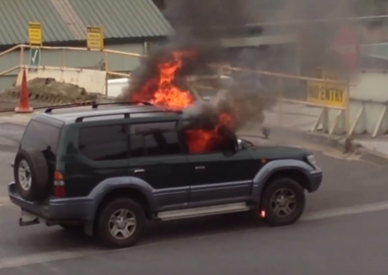 Evo zašto MORATE imati protupožarni aparat u automobilu!