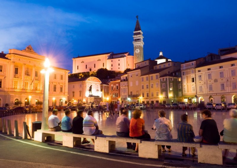 Izlazak iz EU-a želi pola mladih Slovenaca