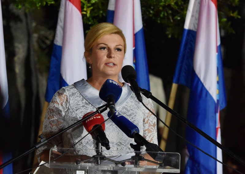 Predsjednica Grabar-Kitarović u utorak navečer nije sletjela u Sarajevo, domaćini ne znaju zašto