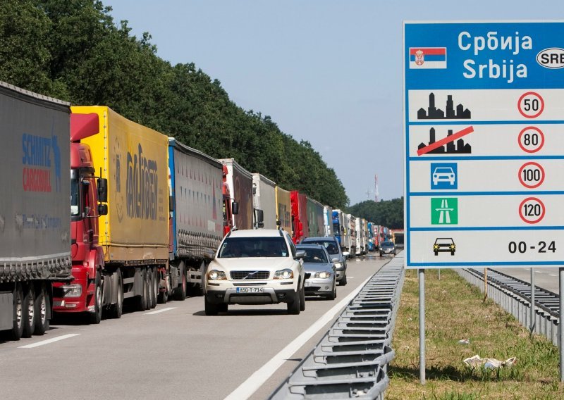 Kolone na cestama; upozorenje zbog moguće olujne bure