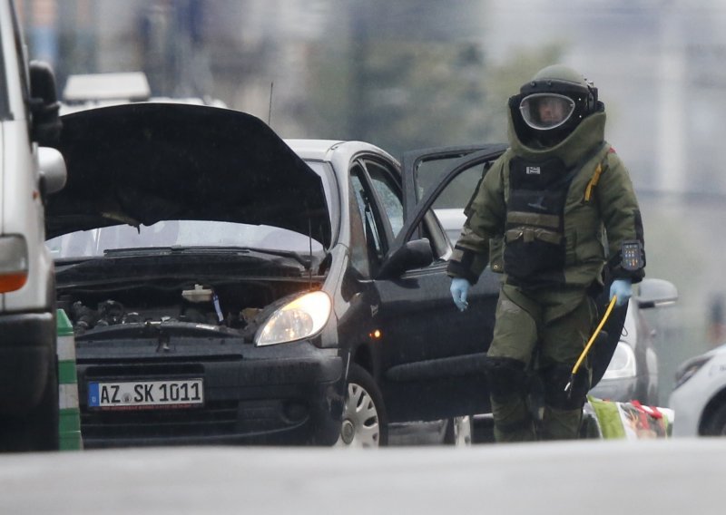 Pirotehničari nisu pronašli eksploziv u vozilu u Molenbeeku