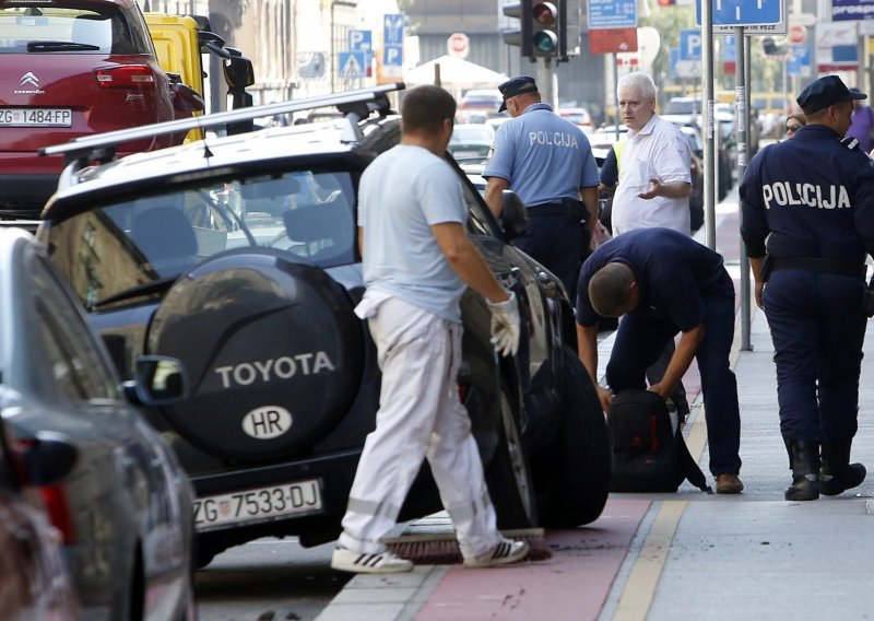 Bivši predsjednik Ivo Josipović zabio se u parkirani automobil