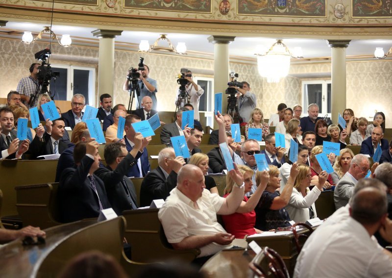 Bandić za milijun i pol nabavlja laptope, kamere, LCD ekrane...