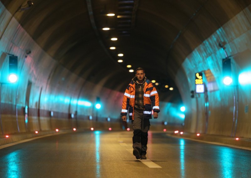 Teška prometna nesreća u tunelu Brezovica na autocesti A2
