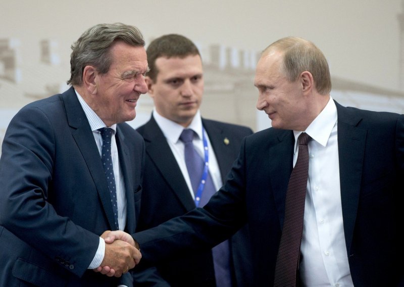 Bivši njemački kancelar postao šef NO-a ruske naftne kompanije Rosnef