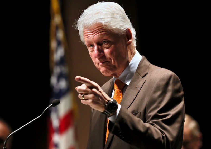 Clinton odlikovan na Kosovu na 20. obljetnicu povlačenja srpskih snaga: Uvijek ću se ponositi time što sam bio predsjednik