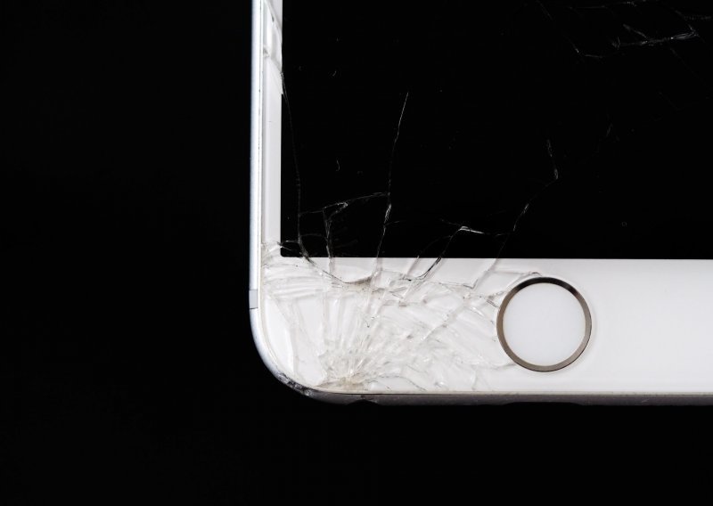 Oštetili ste zaslon na smartfonu? Evo što možete poduzeti