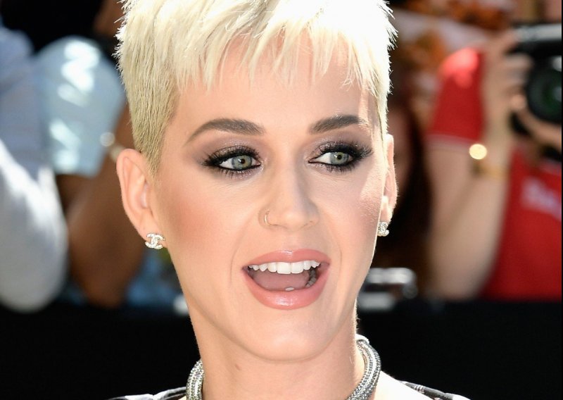 Katy Perry oduševila starom fotografijom: 'Tu sam maštala da ću biti pop zvijezda'