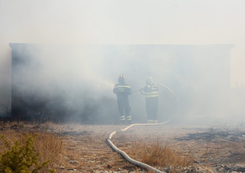 Svi požari oko Zadra pod kontrolom, osim Lišana Ostrovičkih