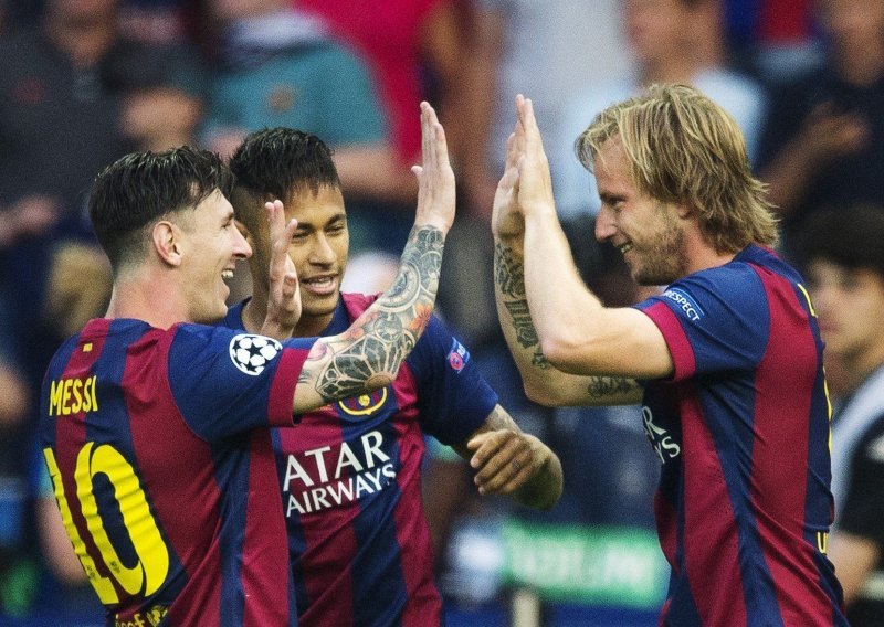 Kakva drskost! Dok ga Barca tuži, Neymar se zabavlja s Messijem, Rakitićem...