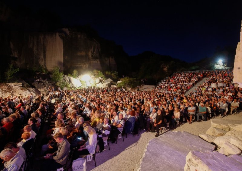 Carmina Burana odzvanjala kamenolomom pred 1.300 gledatelja