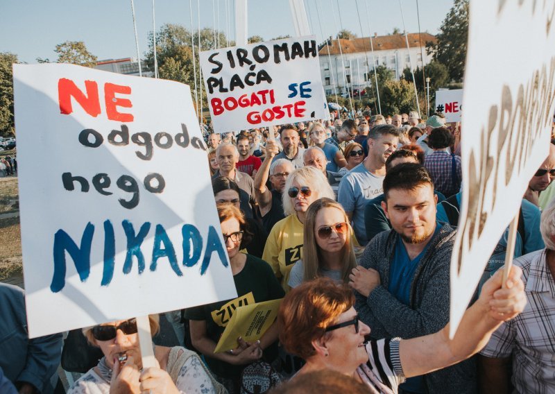 Građani na ulicama protiv poreza na nekretnine. Stručnjaci poručuju: Ljudi, u krivu ste!