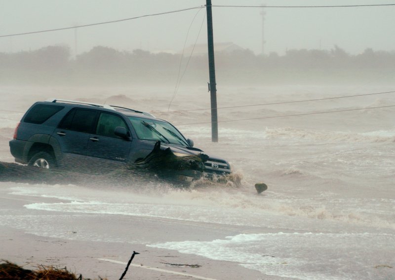 Uragan Harvey podiže vodostaje rijeka koji prijete Houstonu