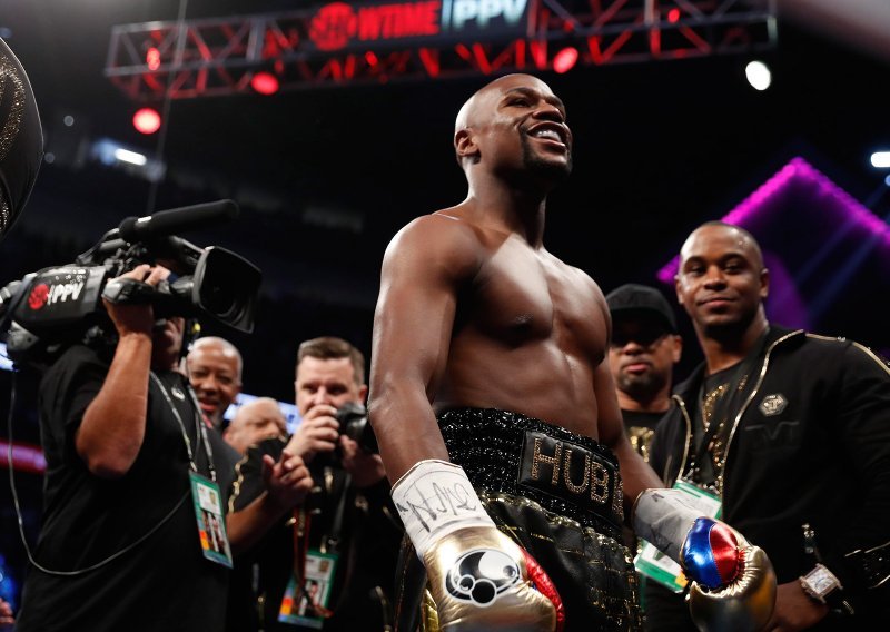 Mayweather se vraća iz mirovine? To što su mu ponudili zaista nije normalno!