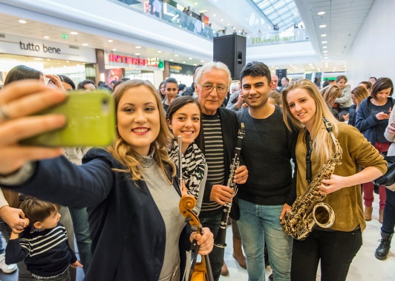 Fanovi iznenadili Olivera Dragojevića u City Centeru one