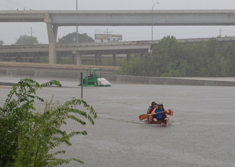 Kongres odobrio osam milijardi dolara pomoći za žrtve uragana Harvey
