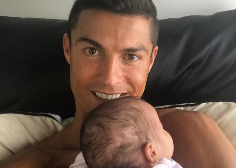 Najbolji nogometaš svijeta pokazao kako se snalazi u ulozi brižnog oca
