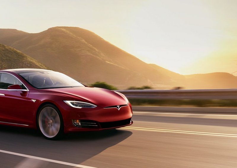 Tesla zabilježio najveći kvartalni gubitak ikad, zastoji u proizvodnji