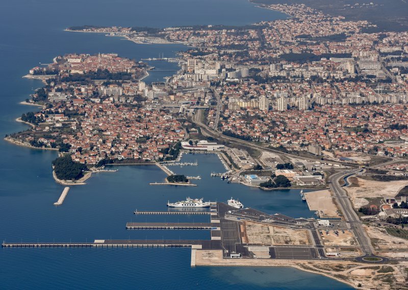 Kinezi preuzimaju Luku Zadar, mali dioničari bjesne