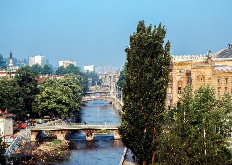 Sarajevo se i treći dan guši u otrovnome zraku, indeks kvalitete zraka sve gori