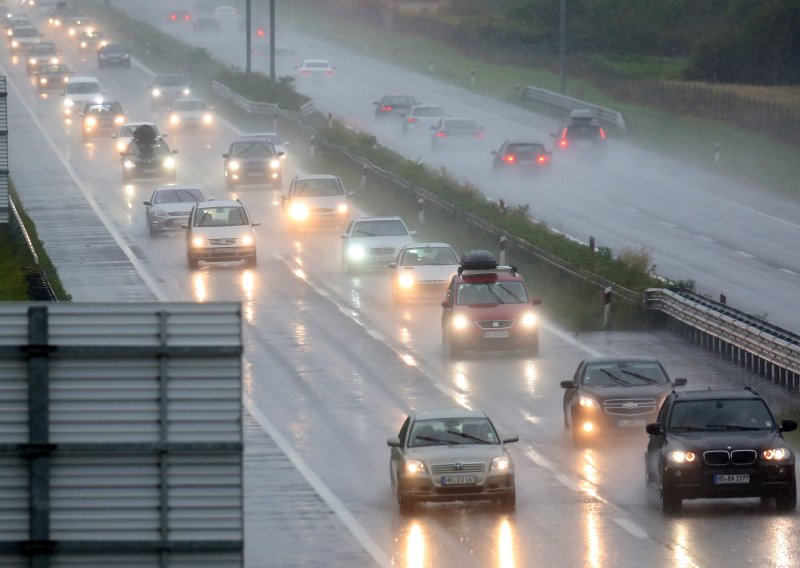 Usporen promet zbog nesreće na autocesti A3, na Jadranskoj magistrali jak vjetar
