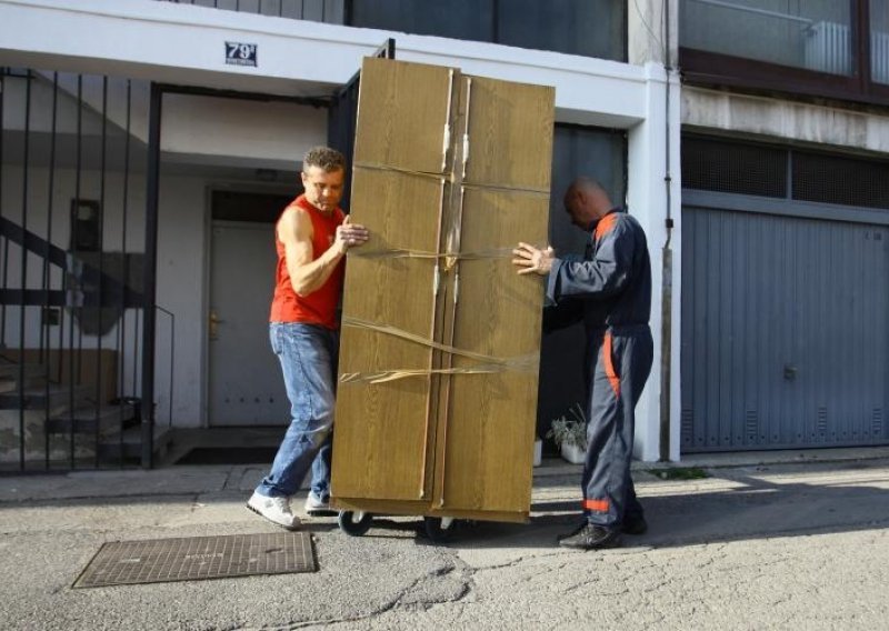 Ovrha sve više, a i opomena koje moraju platiti potrošači