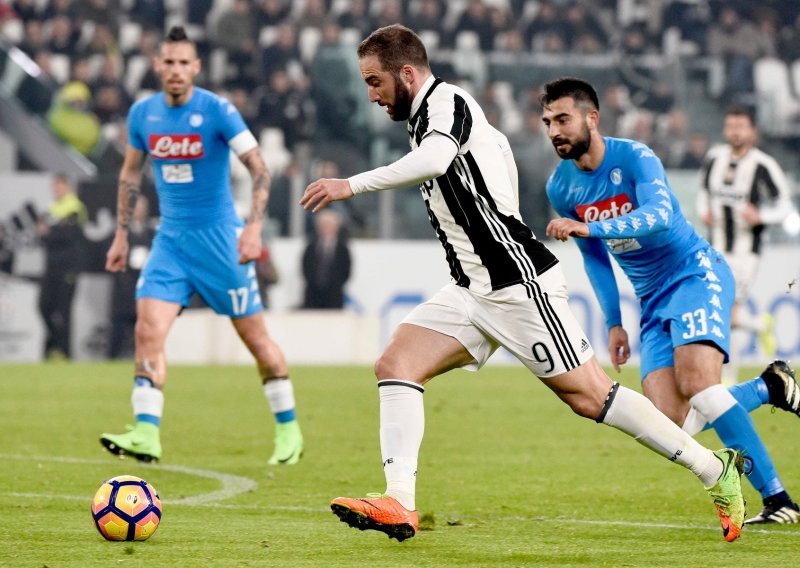 Mandžukiću ovacije, Juventus na korak do finala