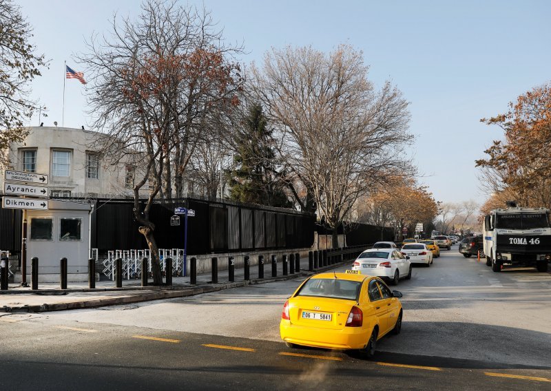 Napadnuto veleposlanstvo SAD-a u Ankari