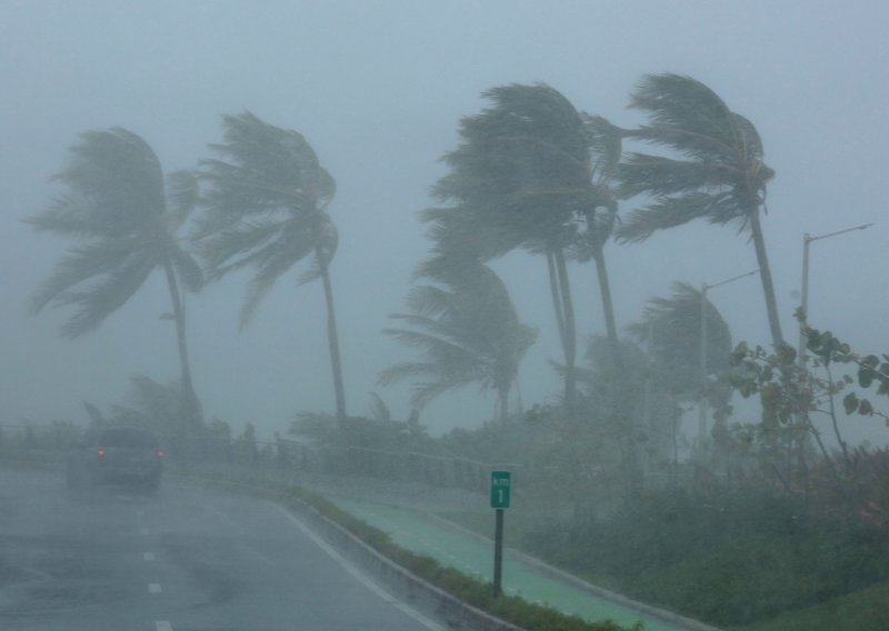 Zbog uragana Irma predsjednik SAD-a proglasio stanje pripravnosti