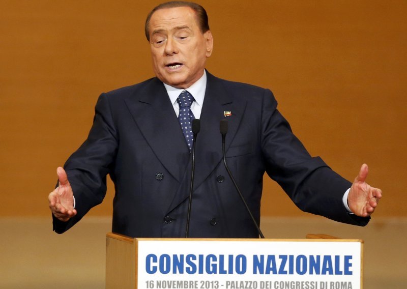 Senat izbacio Berlusconija