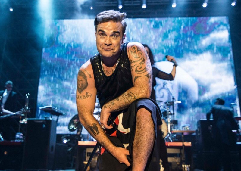 Robbie Williams šokirao fanove provokativnom čestitkom