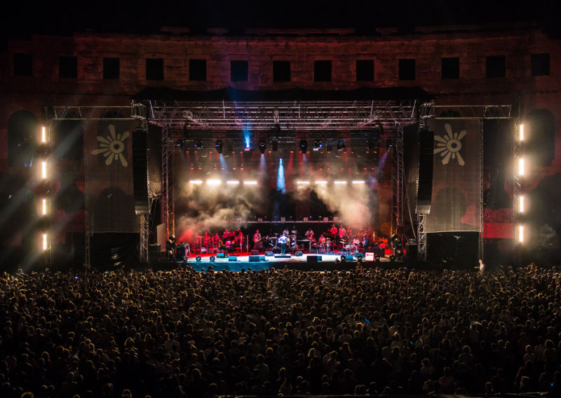 S više od 60 glazbenika na sceni i punim gledalištem iz cijelog svijeta u Areni otvoren 10. Outlook festival