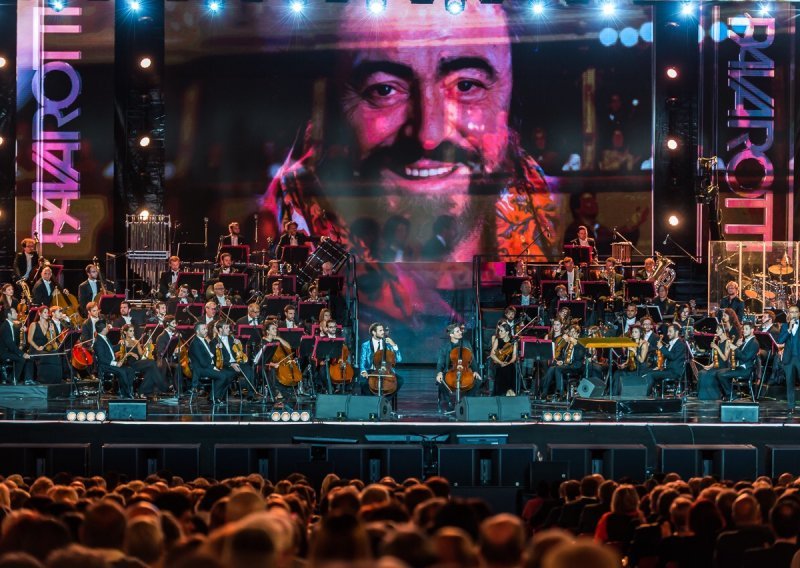 2Cellos još jednom oduševili poznate glazbenike i odali počast Pavarottiju