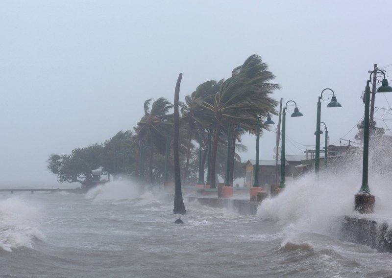 Irma do sada usmrtila 25 ljudi na Karibima