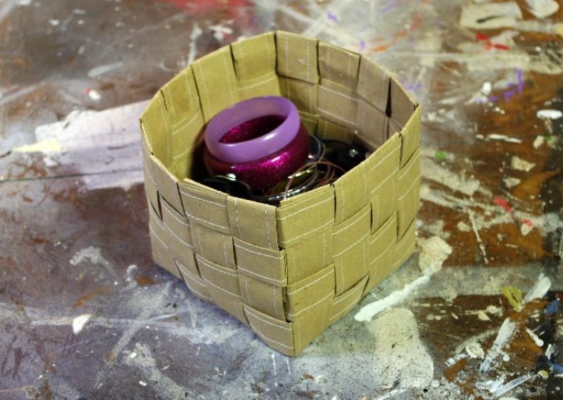 Kako napraviti ukrasnu košaricu od papira
