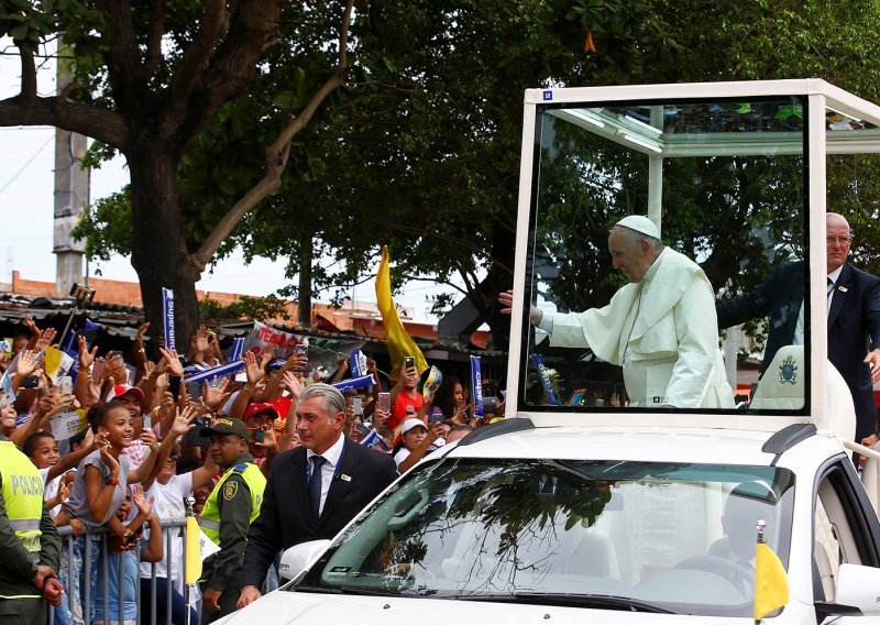 Papa Franjo završio posjet Kolumbiji: Presijecite čvorove nasilja