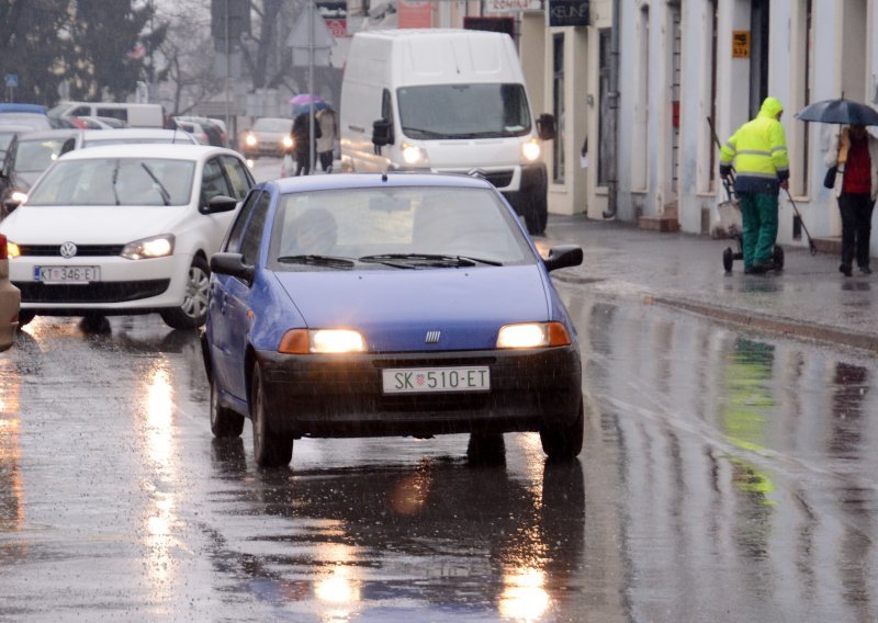 'Kiša i mokri kolnici usporavaju promet, prilagodite brzinu uvjetima na cesti'