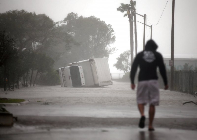 Uragan Irma hara Floridom: Dijelovi Miamija pod vodom, bez struje više od tri milijuna ljudi