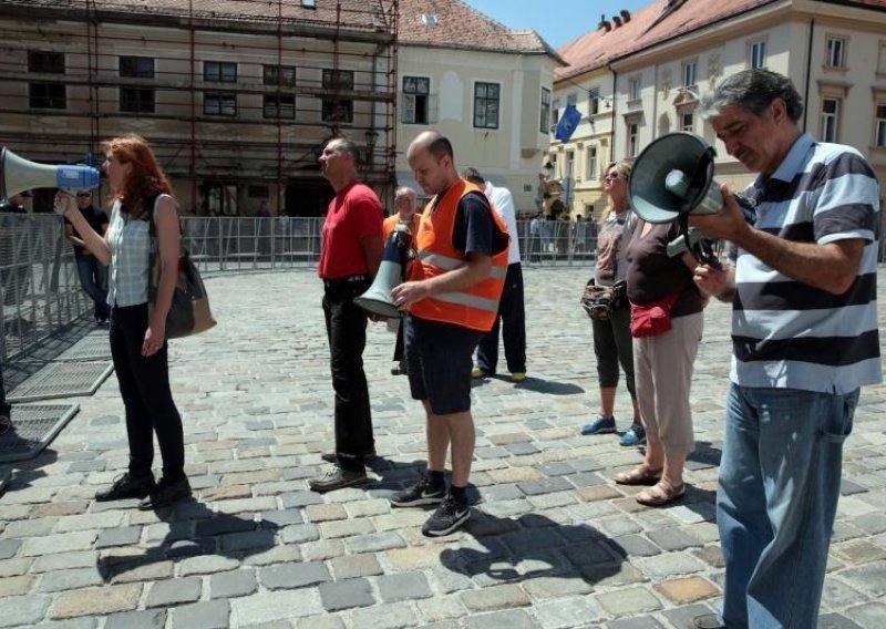 Cvjetkovići mirno predali dom i krenuli na Markov trg