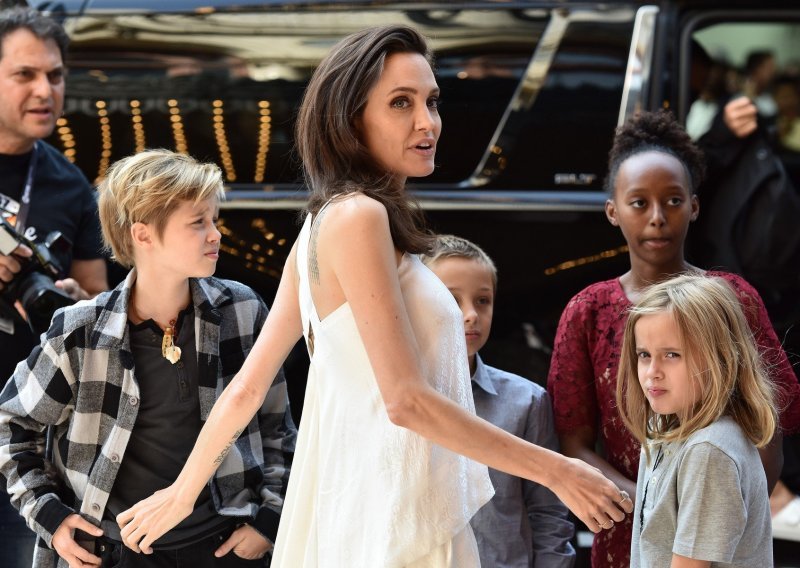 Angelina Jolie zasjala na crvenom tepihu u najdražem društvu