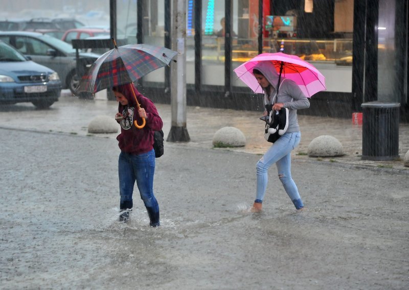 Upozorenje meteorologa: I danas će na Jadranu padati obilne kiše