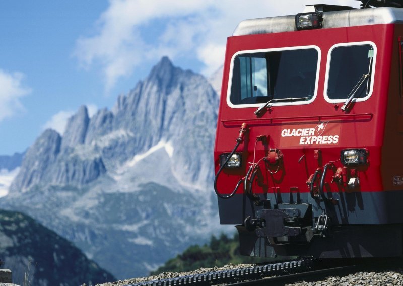 U sudaru turističkih vlakova u švicarskim Alpama 30-tak ozlijeđenih