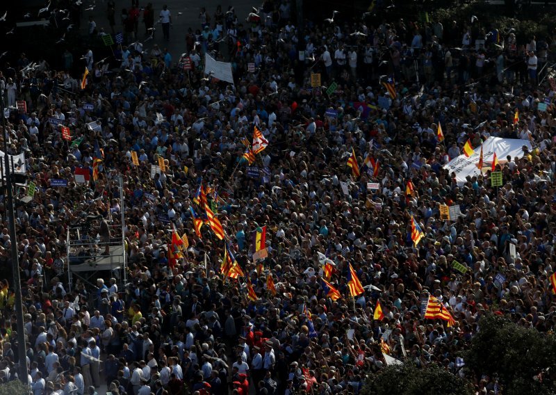 Pola milijuna Katalonaca na ulicama Barcelone traži nezavisnost