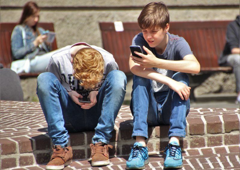 Facebook tinejdžerima plaća do 120 kuna mjesečno u zamjenu za instalaciju špijunskog softvera