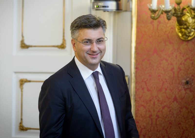 Plenković prozvao 'provokatore', izbacio porez na nekretnine, otkantao SDP i 'sredio' kurikulum