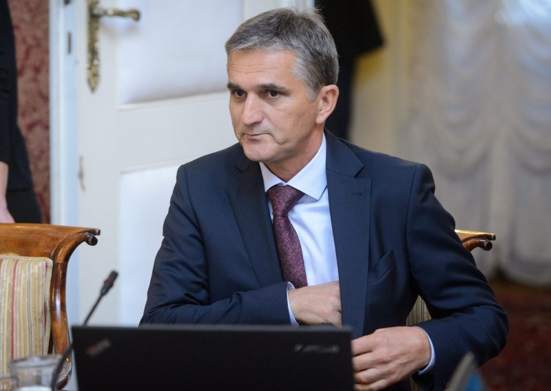 Ministar Goran Marić se sada čudi što elita otima od države