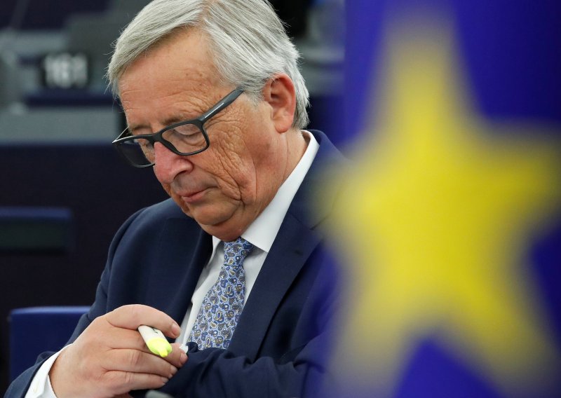 Juncker će pozvati Plenkovića i Cerara u Bruxelles i biti 'kormilar arbitražne barke'