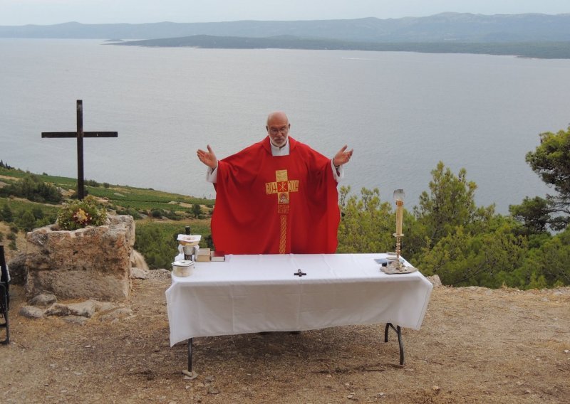 GLAS osuđuje govor mržnje hvarskog svećenika i zahtijeva ispriku vrha Katoličke crkve