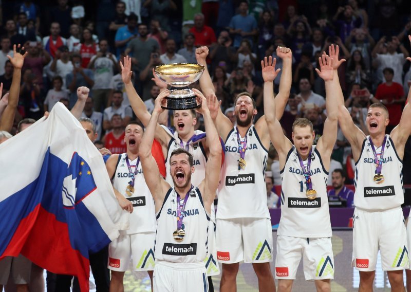 Slovenskim košarkašima najviše moguće odlikovanje za titulu