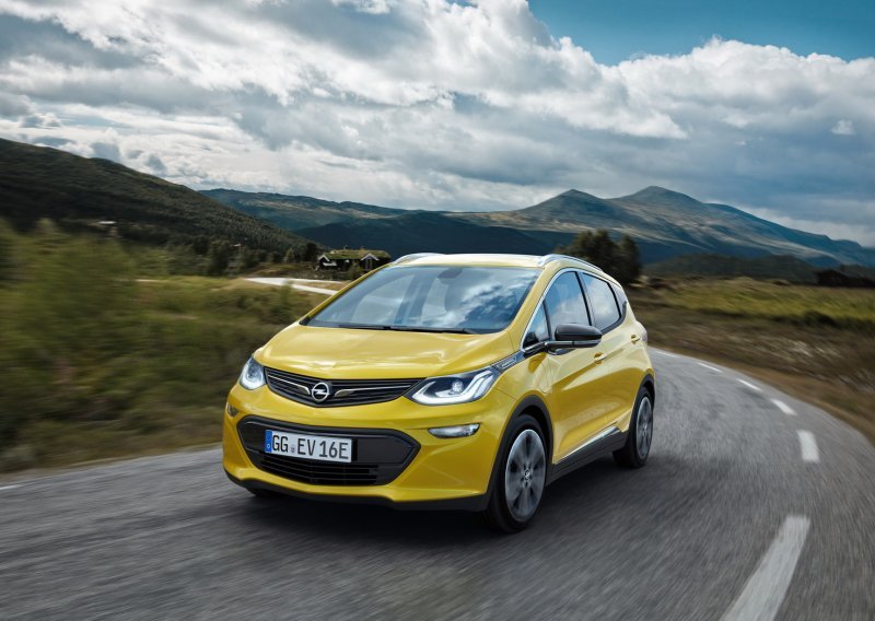 Peugeot i Citroen traže od GM-a povrat polovine novca od kupovine Opela